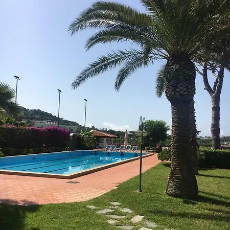Moma Giardino, Tennis E Piscina Panoramica